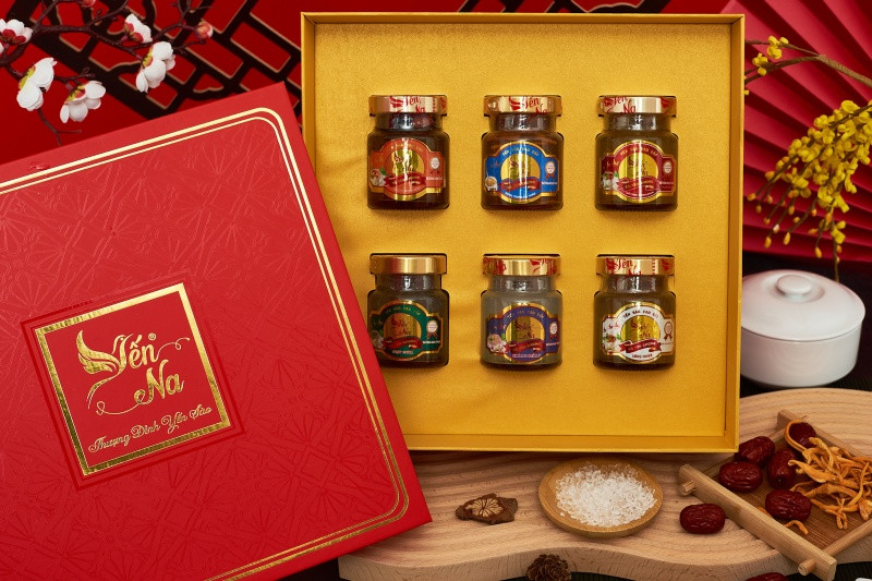 Hộp yến sào Yến Na thiết kế sang trọng với tông màu đỏ vàng hoàng gia